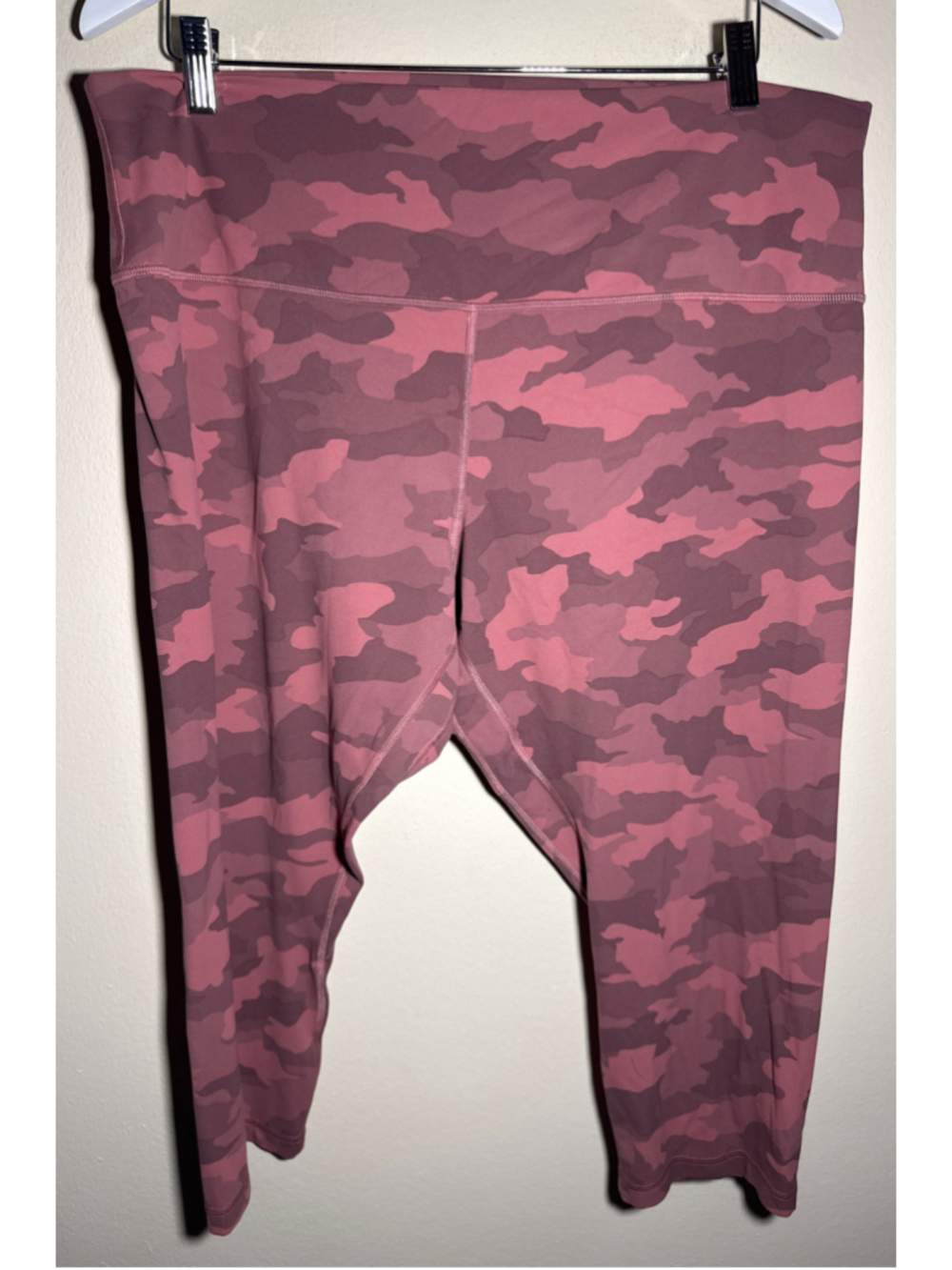 Lululemon Camo Leggings Size L Pink Burgundy 21” inseam